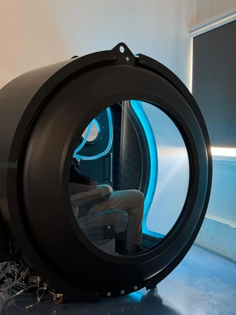 ZEUGMA hard-shell hyperbaric chamber, side view